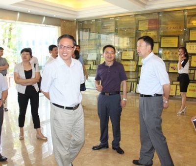 江西省委統(tǒng)戰(zhàn)部副部長、省民宗局局長張勇蒞臨仙客來公司調(diào)研