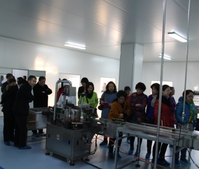 省農(nóng)業(yè)廳副廳長程關(guān)懷、工會主席鄧付生一行蒞臨仙客來公司考察