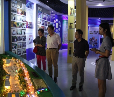 上?？茖W(xué)技術(shù)文獻(xiàn)出版社胡德仁主任蒞臨仙客來公司考察