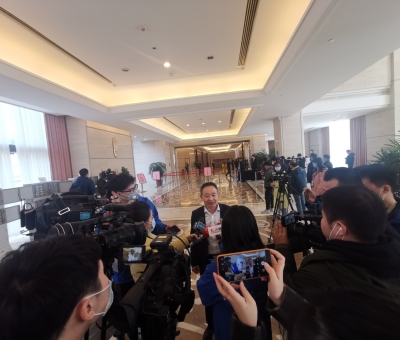 努力推進(jìn)綠色有機(jī)農(nóng)產(chǎn)品、中醫(yī)藥、文化和旅游等產(chǎn)業(yè)重要基地建設(shè) 江西仙客來董事長潘新華參加省十三屆人大五次會(huì)議積極建言獻(xiàn)策