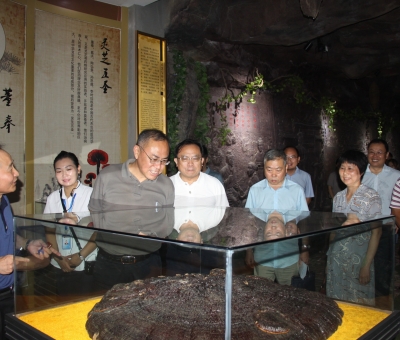 九江職業(yè)大學黨委書記，市教育局黨委書記、局長熊穎蒞臨仙客來公司走訪調(diào)研