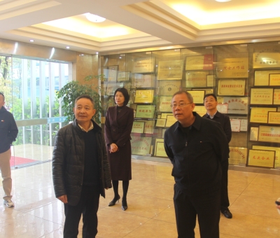 國(guó)家稅務(wù)總局九江市稅務(wù)局黨委副書記、副局長(zhǎng)孫暉等領(lǐng)導(dǎo)蒞臨仙客來(lái)公司調(diào)研