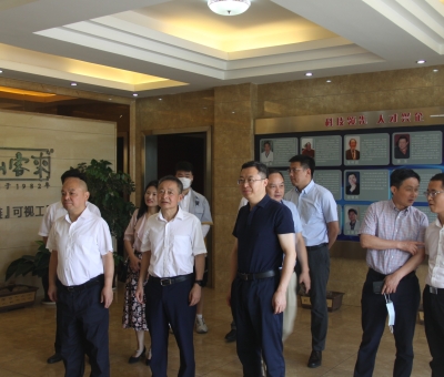 九江市人民政府副市長鮑成庚陪同中電光谷聯(lián)合控股有限公司總裁黃立平一行蒞臨仙客來考察調研