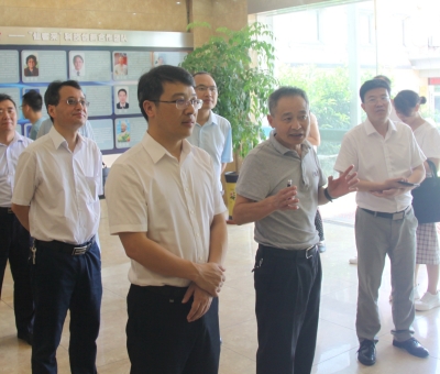 省委統(tǒng)戰(zhàn)部副部長(zhǎng)、省社會(huì)主義學(xué)院黨組書記易軍一行蒞臨仙客來公司考察調(diào)研