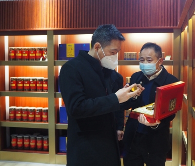 市委常委、市紀(jì)委書記熊明一行到仙客來公司走訪慰問并調(diào)研食品安全工作