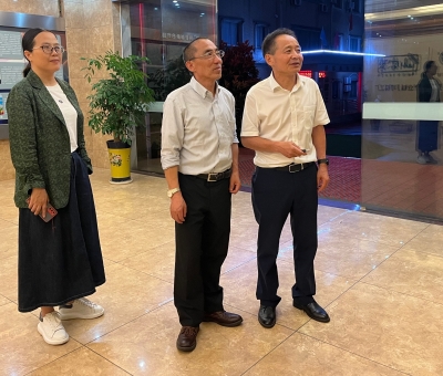 中國(guó)社會(huì)科學(xué)院世界宗教研究所研究員嘉木揚(yáng)·凱朝等蒞臨仙客來(lái)參觀